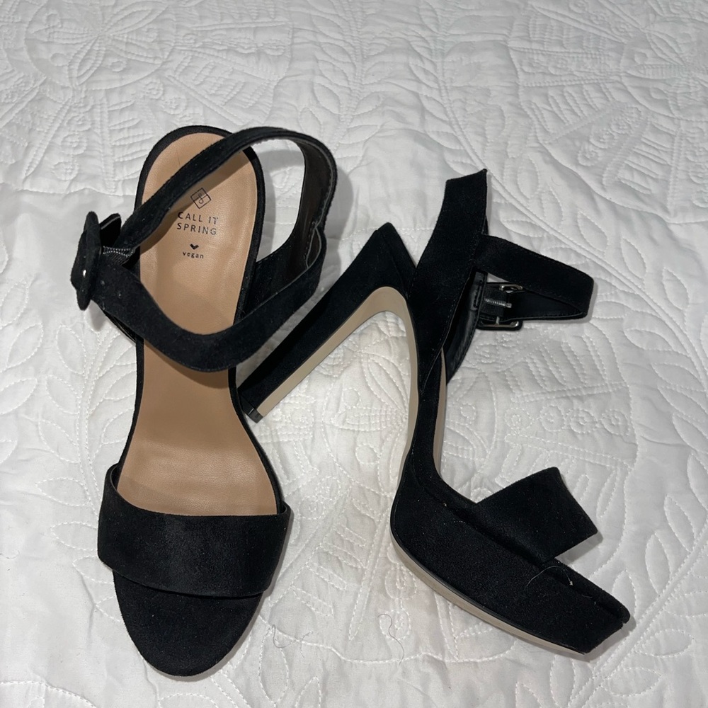 CALL IT SPRING BLACK HEELS SIZE 8